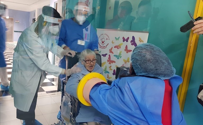 La "Stanza degli abbracci" della RSA L La "Stanza degli abbracci" della RSA L