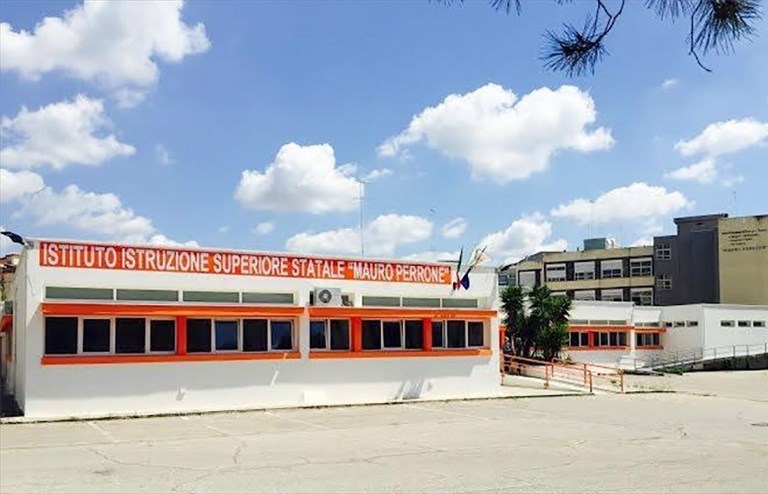 Istituto Mauro Perrone: con i Pon “La scuola si prende cura”
