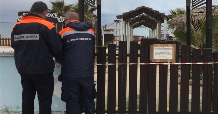 Scattano i sigilli: lido sequestrato a Marina di Chiatona