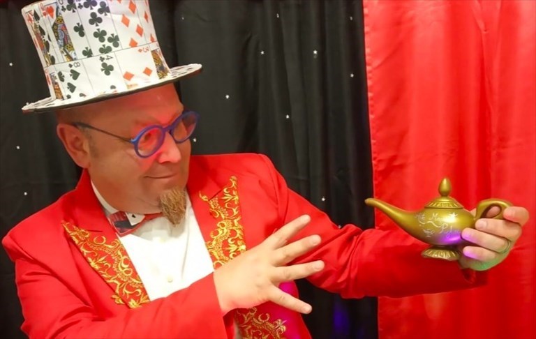 Il prestigiatore mottolese Donato Carucci Il prestigiatore mottolese Donato Carucci