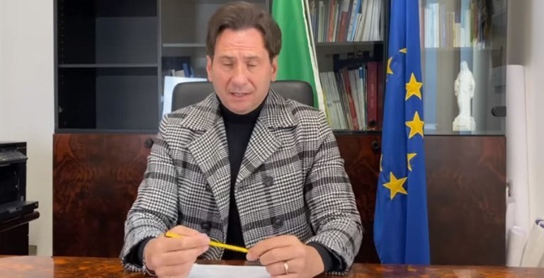 Il sindaco di Laterza Franco Frigiola Il sindaco di Laterza Franco Frigiola