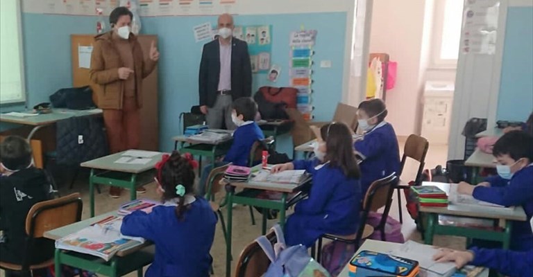 Visita del sindaco Frigiola ai plessi scolastici