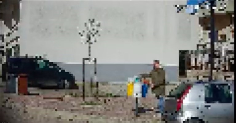 Rifiuti abbandonati in strada: a Mottola la videotrappola incastra gli incivili
