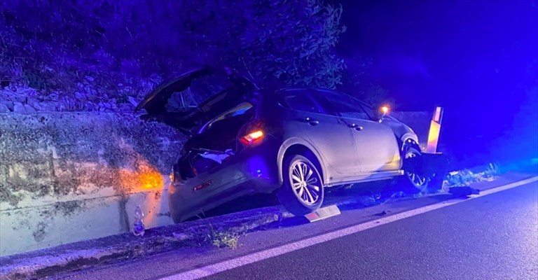 Auto nella cunetta: ferito un giovane