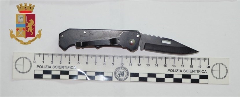 Il coltello sequestrato Il coltello sequestrato