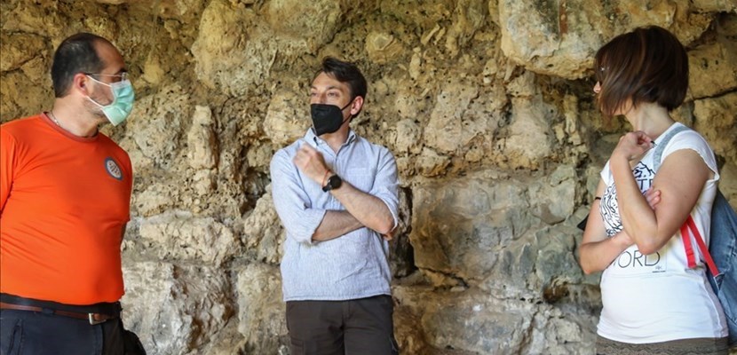 Il presidente AGC Rocco Colamonico, il funzionario della Sovrintendenza di Taranto, l’Ispettore archeologo dottor Roberto Rotondo e l Il presidente AGC Rocco Colamonico, il funzionario della Sovrintendenza di Taranto, l’Ispettore archeologo dottor Roberto Rotondo e l