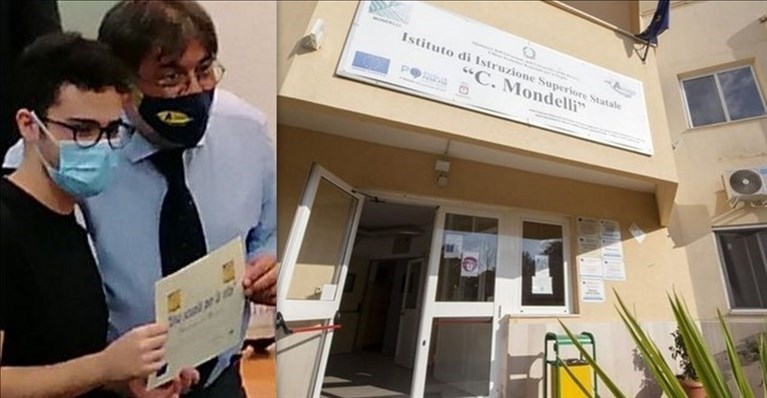 Il Dirigente scolastico e un alunno premiato (Emanuele Olivieri) Il Dirigente scolastico e un alunno premiato (Emanuele Olivieri)