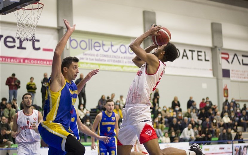 Basket, Castellaneta-Ostuni: a Matera a caccia del tris