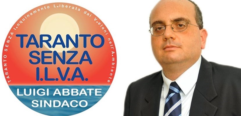 Il giornalista Luigi Abbate con il logo del suo movimento per Taranto Il giornalista Luigi Abbate con il logo del suo movimento per Taranto