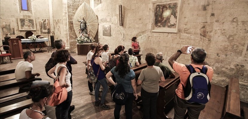 Vie di pietra: una passeggiata nelle chiese in grotta di Castellaneta