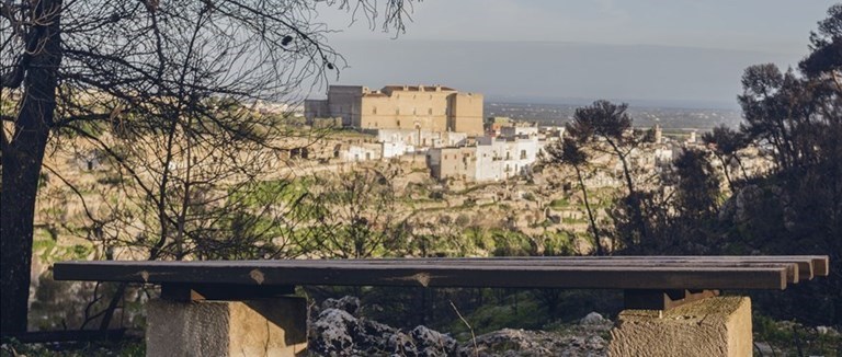 Palagianello sullo sfondo