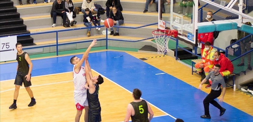 Adria Bari ko, la Valentino Basket Castellaneta continua a sognare