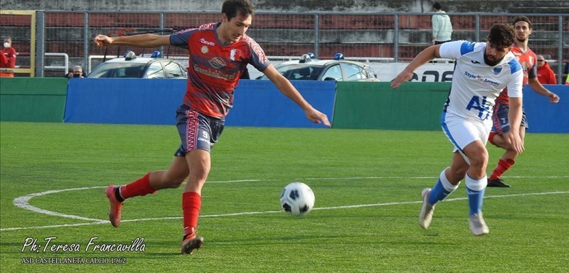 Calcio, Castellaneta corsaro a Racale