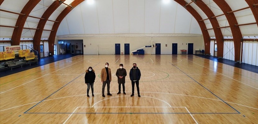 Nuovo parquet nella tensostruttura Nuovo parquet nella tensostruttura
