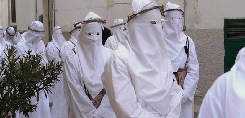 "Spalla a spalla": la Settimana Santa di Mottola in un documentario di Peppe Carucci "Spalla a spalla": la Settimana Santa di Mottola in un documentario di Peppe Carucci