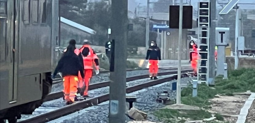 Dramma nella stazione di Massafra: uomo muore sulle rotaie Dramma nella stazione di Massafra: uomo muore sulle rotaie