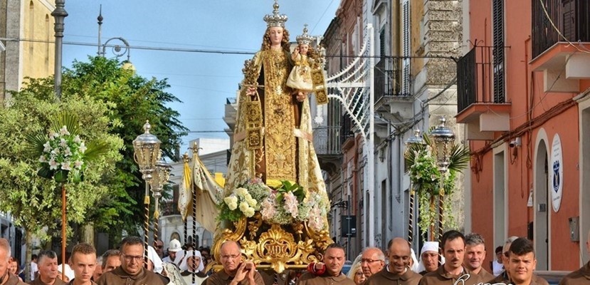 La Madonna in processione