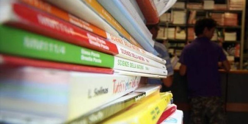 Libri scolastici (immagine di repertorio) Libri scolastici (immagine di repertorio)