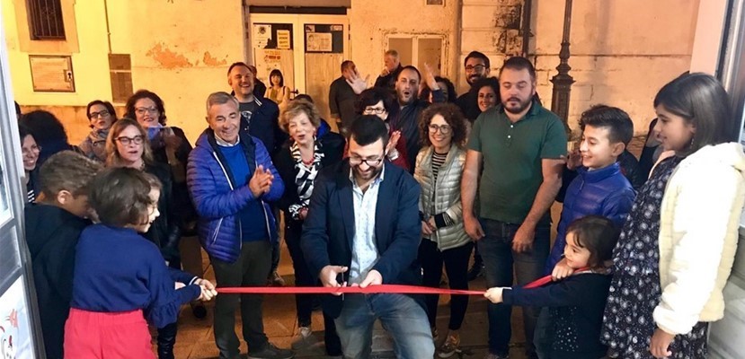 Il taglio del nastro Il taglio del nastro