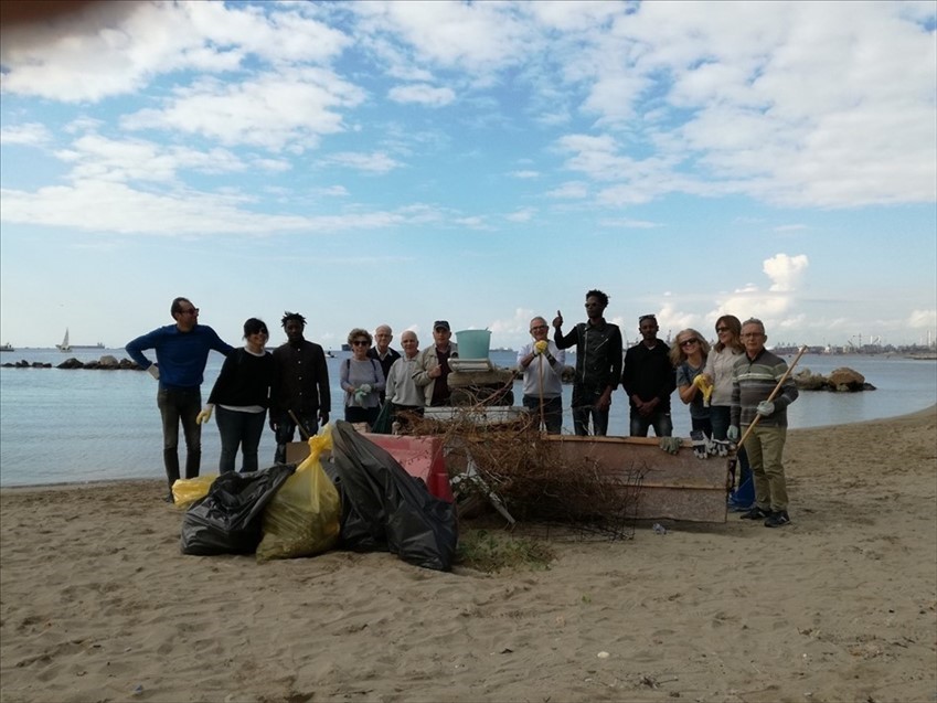 Una domenica "a caccia di rifiuti" per Legambiente Taranto