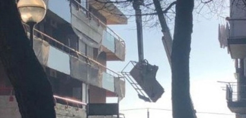 Precipitano da un cestello elevatore: morti due operai a Taranto