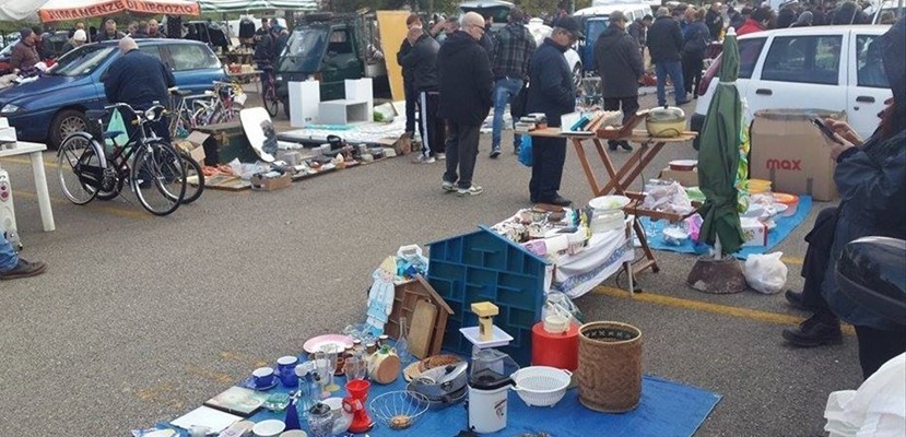 Il mercato domenicale della Salinella Il mercato domenicale della Salinella