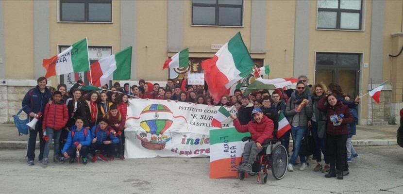 Gli alunni della scuola Surico