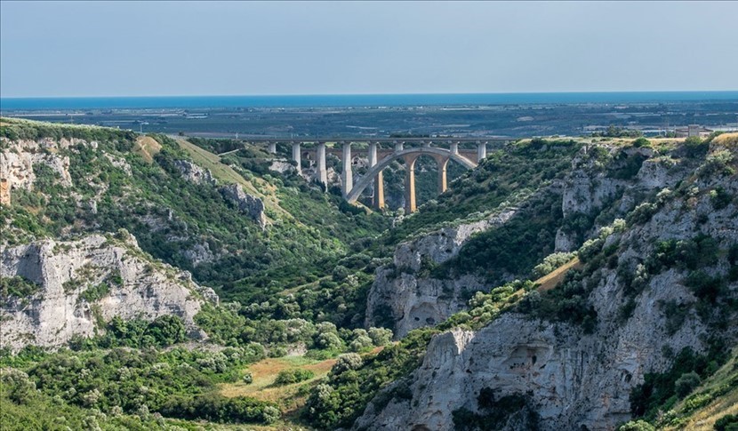 La Gravina di Castellaneta e il mar Jonio