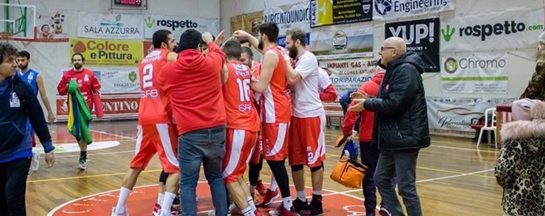 Basket, show della Valentino Castellaneta: Vieste battuto e play-off conquistati