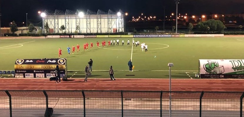 Entrata squadre in campo allo Sly Stadium