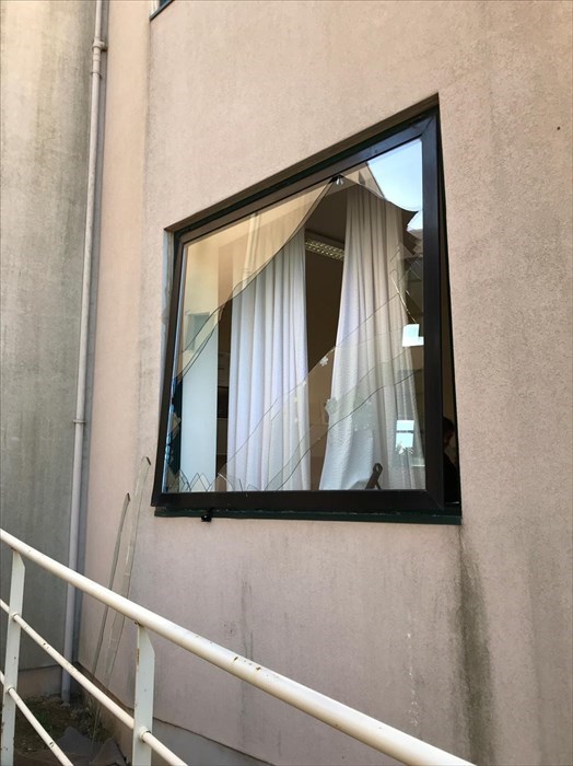 Una finestra forzata