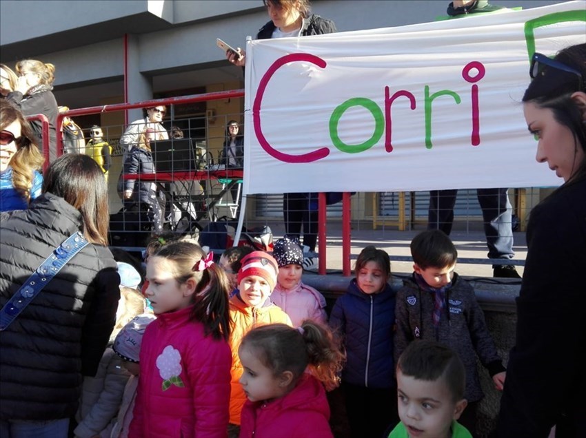 Corri Papà: la colorata manifestazione della scuola Surico di Castellaneta
