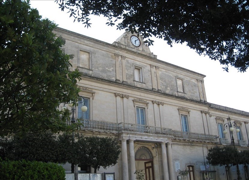 Il Municipio di Mottola Il Municipio di Mottola