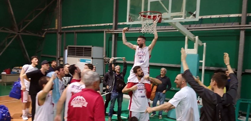 I festeggiamenti di domenica scorsa della Teknical Sport Massafra I festeggiamenti di domenica scorsa della Teknical Sport Massafra