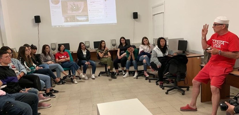 Alessandro Bulgini al liceo De Ruggieri di Massafra