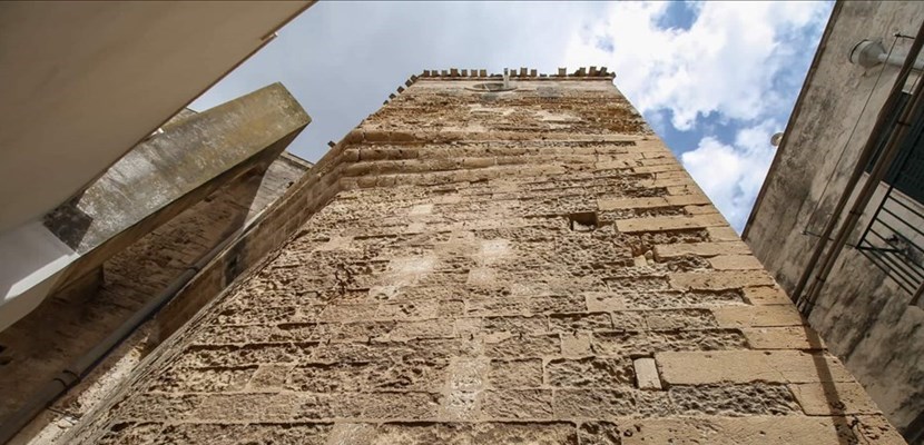 Un altro pezzo di storia di Castellaneta: ritrovata la torre della cerchia muraria cittadina