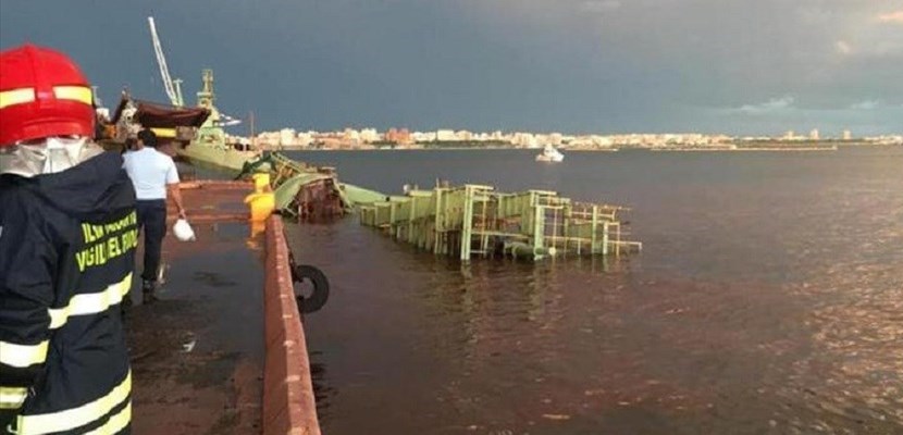 La gru precipitata in mare