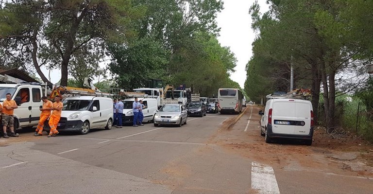 Le squadre al lavoro a Castellaneta Marina