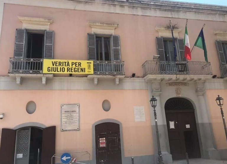 Palazzo del Municipio di Massafra , con esposto lo striscione “Verità per Giulio Regeni” Palazzo del Municipio di Massafra , con esposto lo striscione “Verità per Giulio Regeni”