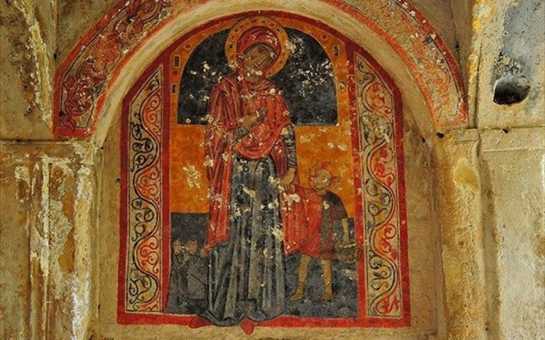 “La Vergine che conduce il Bambino”, affresco nella Chiesa della Madonna della Candelora a Massafra