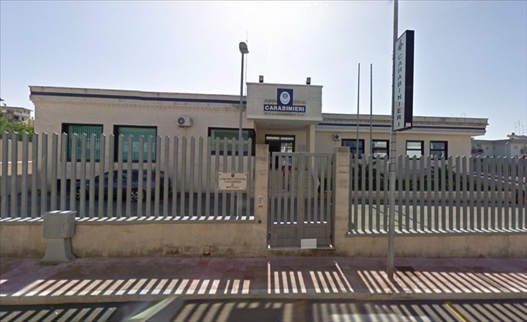 La stazione dei carabinieri di Mottola La stazione dei carabinieri di Mottola