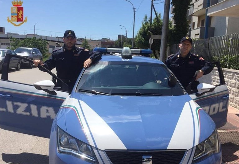 Gli agenti della Polizia di Taranto