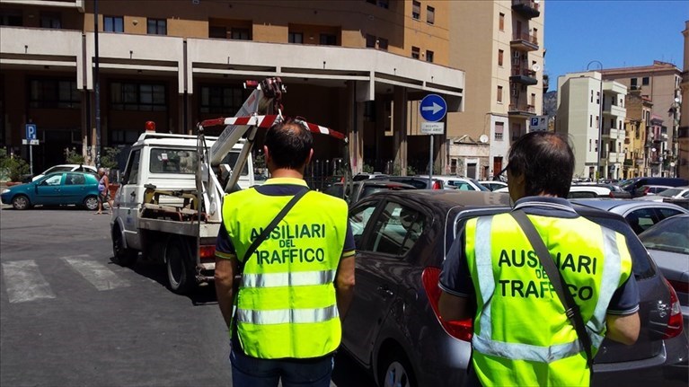 Gli ausiliari del traffico Gli ausiliari del traffico