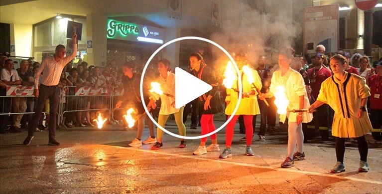 La partenza della corsa a staffetta - Palio della Mezzaluna