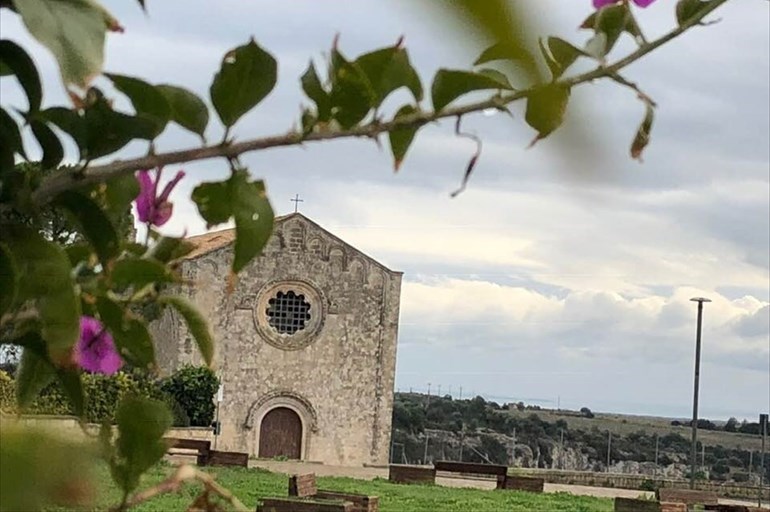 Piazza dei Popoli e chiesa dell