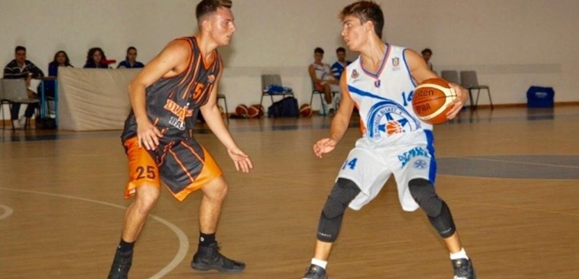 Il play Ricciardi in azione con la casacca del Santeramo Il play Ricciardi in azione con la casacca del Santeramo