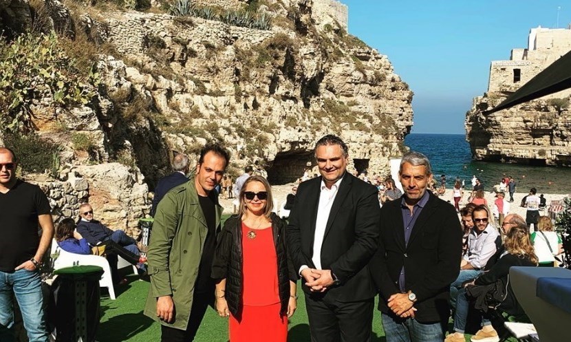 Foto formale con gli esponenti delle due amministrazioni Foto formale con gli esponenti delle due amministrazioni