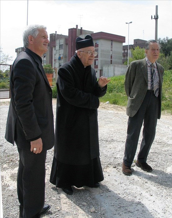 Sopralluogo nei pressi della chiesa di San Francesco e Santa Chiara con monsignor Fragnelli e l'architetto Portoghesi