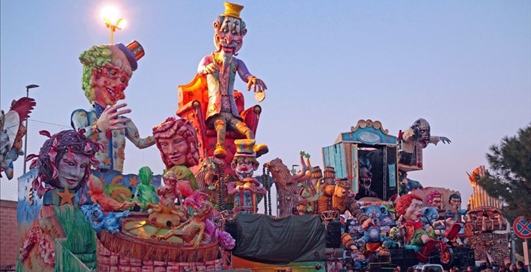 I carri allegorici del 66esimo Carnevale di Massafra I carri allegorici del 66esimo Carnevale di Massafra