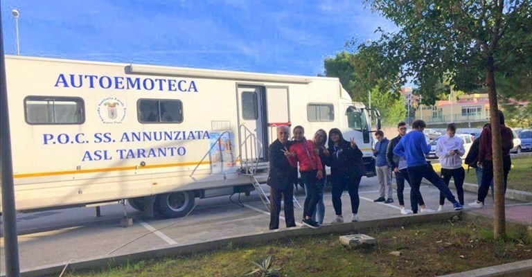 La donazione del sangue organizzata dalla Fratres al liceo De Ruggieri di Massafra